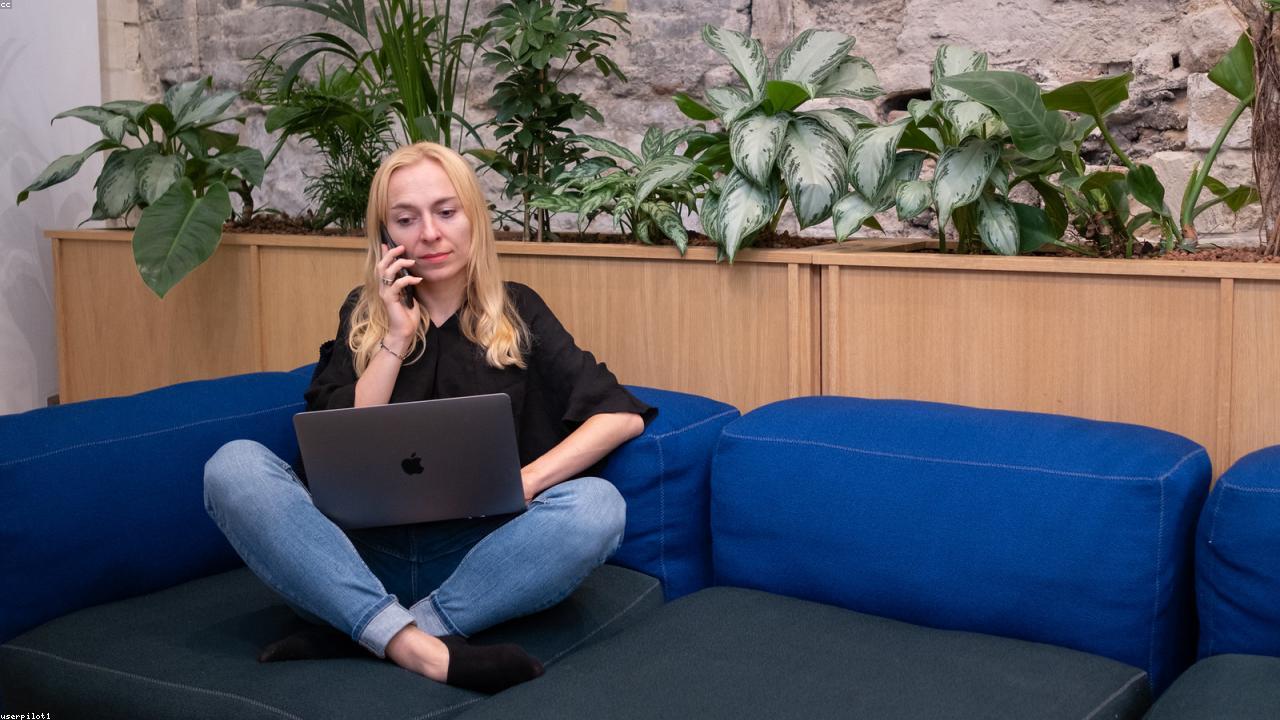 Esnek hot desk çalışma alanı